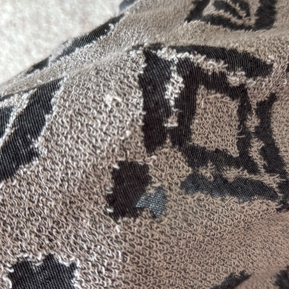 Abercrombie and Fitch hoodie sweater. Size M/L - Picture 6 of 7